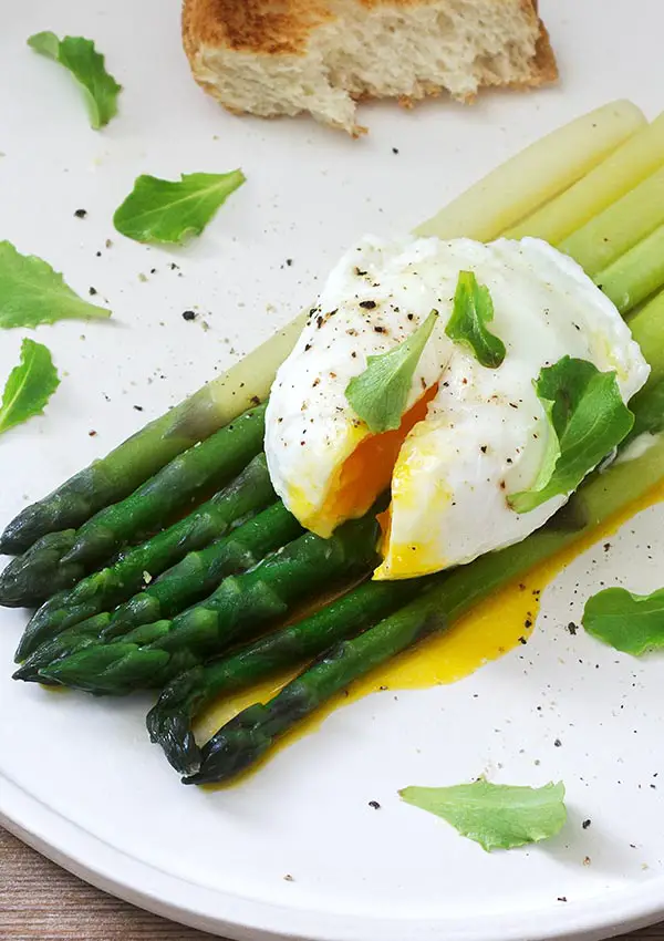 Poached Eggs, Asparagus, and Spinach - My Vibes